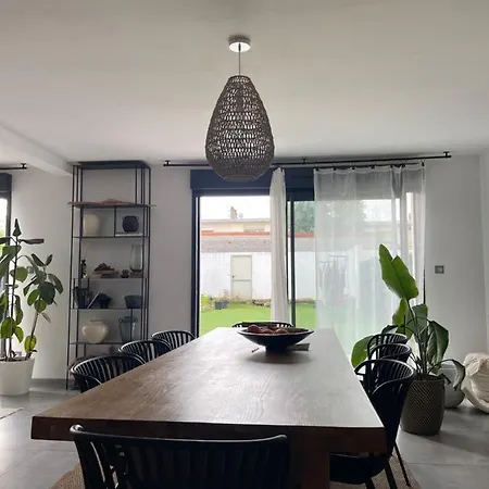 Homestay Grande Chambre Privee 18 M2 Dans Maison Proche Gare Et Nancy Thermal Tomblaine