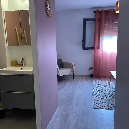 Grande Chambre Privee 18 M2 Dans Maison Proche Gare Et Nancy Thermal Homestay Tomblaine