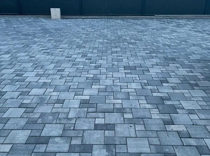 Grande Chambre Privee 18 M2 Dans Maison Proche Gare Et Nancy Thermal *